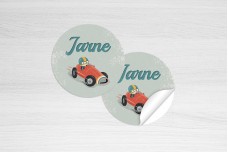 Jongen in racewagen Jongen in racewagen